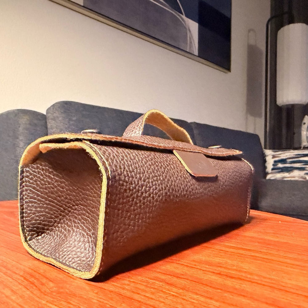 Lufthansa Business Class Amenity Kit - Classic Brown Leather - Picture 5 of 5